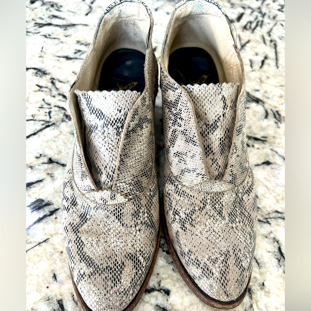Freebird Sadie shoes, size 9. Snakeskin pattern
